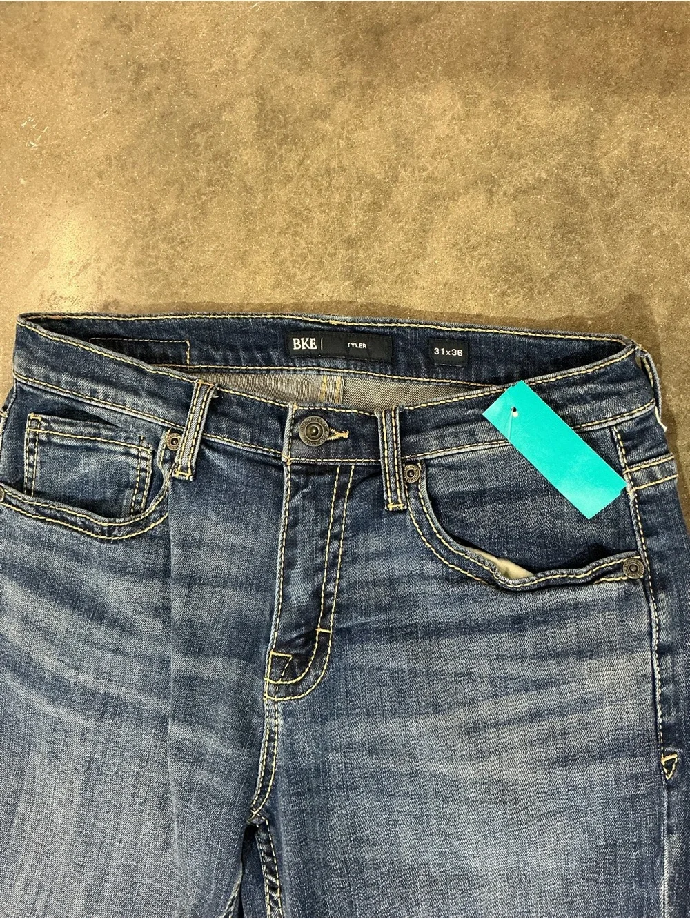 BKE Tyler Straight Leg Jeans Men’s 31x36 Medium Wash Stretch Denim Buckle Fit